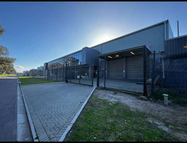 1,190M² WAREHOUSE TO LET IN BEACONVALE